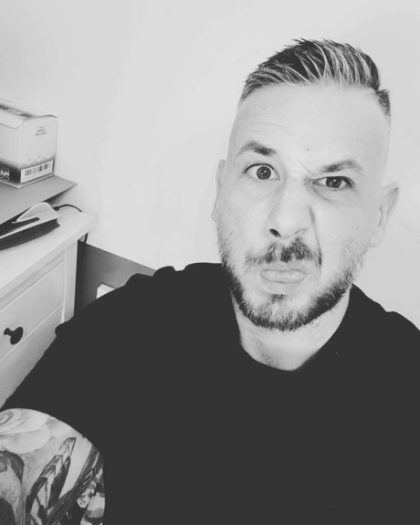 Naken läckt OnlyFans-bild av Mronk