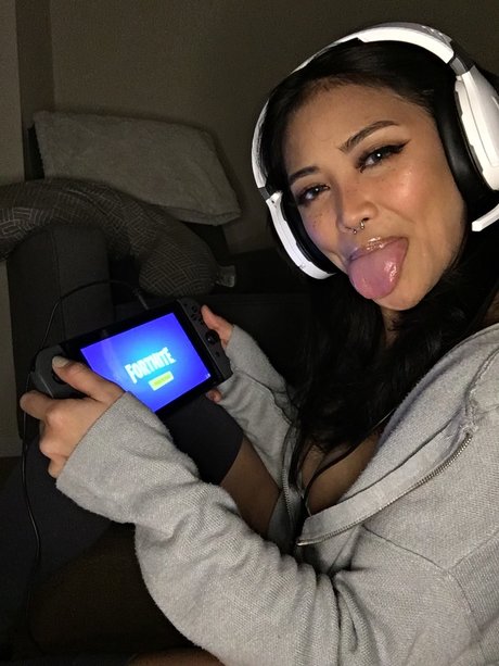 Naken läckt OnlyFans-bild av Moxie 