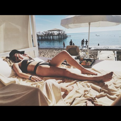 Naken läckt OnlyFans-bild av Motzkopp