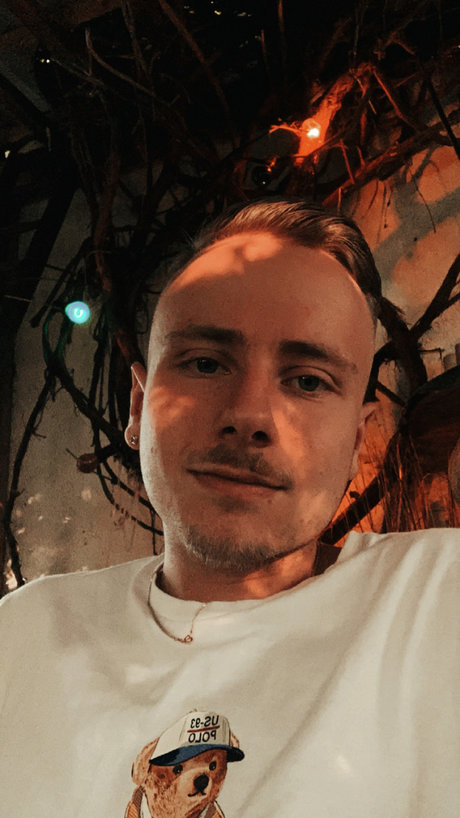 Naken läckt OnlyFans-bild av Yeah