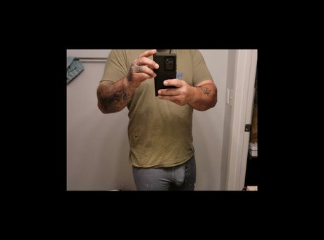 Naken läckt OnlyFans-bild av Arthur Morgan