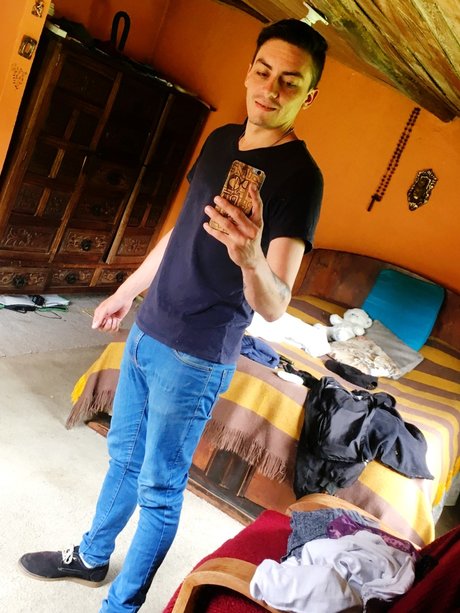 Alaston vuotanut OnlyFans-kuva Nicolas