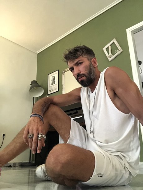 Foto nua vazada do OnlyFans de Nikos Gkarmpos