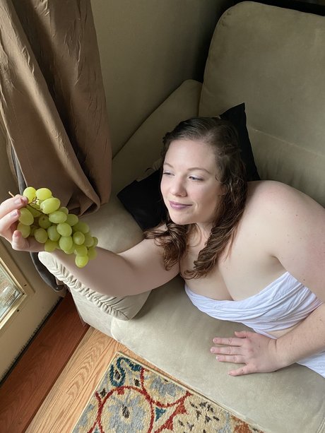 Alaston vuotanut OnlyFans-kuva Nerdy Girl Next Door