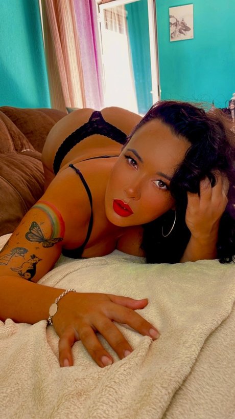 Naken läckt OnlyFans-bild av Nenadiamante