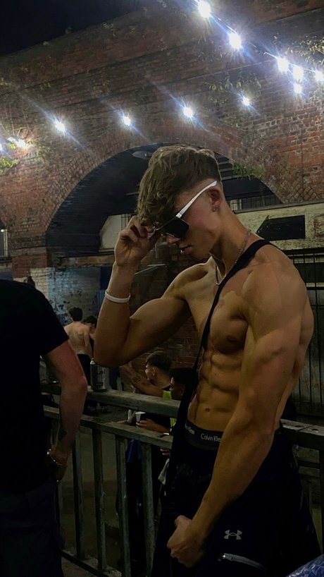 Alaston vuotanut OnlyFans-kuva Naz