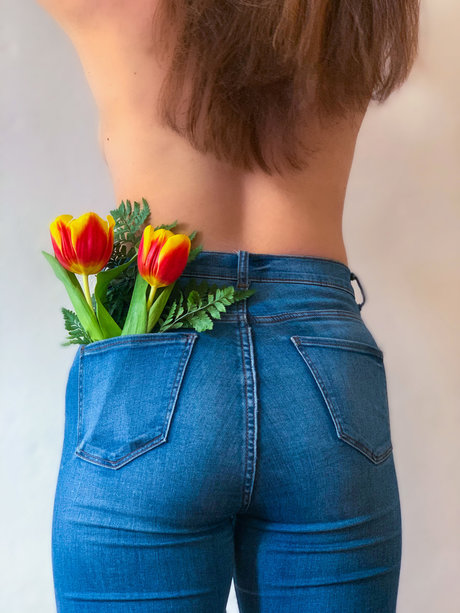 Naakte gelekte OnlyFans-foto van Raluca Natalia Poleuca