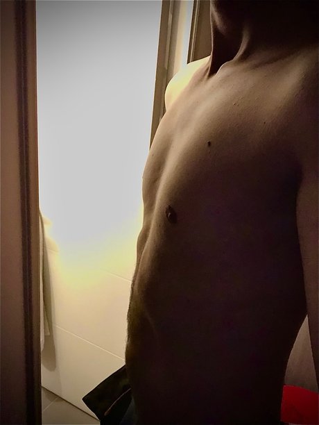 Naken läckt OnlyFans-bild av Natural Latino