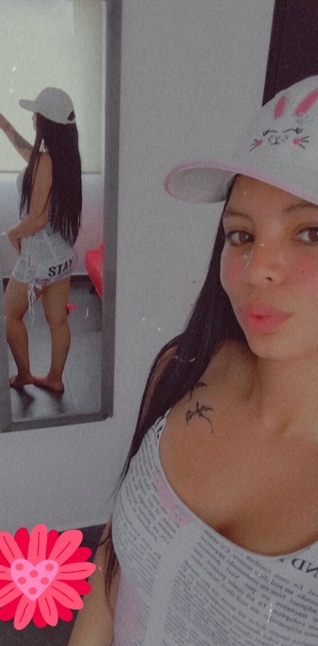 Naken läckt OnlyFans-bild av Nataly Laverde