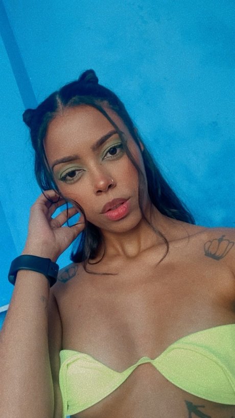  Naomi Free