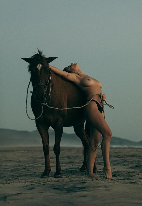 Alaston vuotanut OnlyFans-kuva Alejandra Guilmant