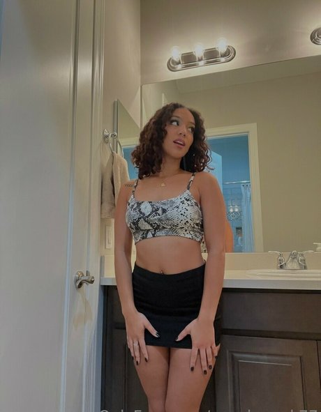 Nahá fotka uniklých OnlyFans od Keira Summers
