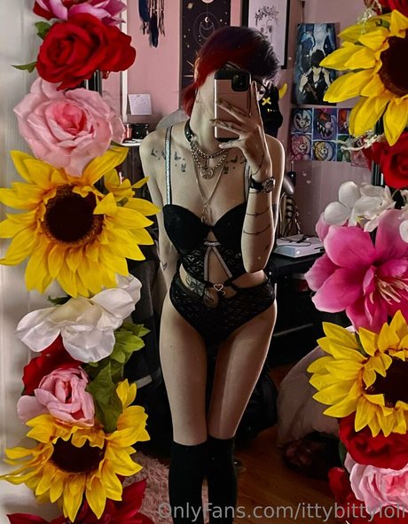 Naakte gelekte OnlyFans-foto van Ittybittyloli