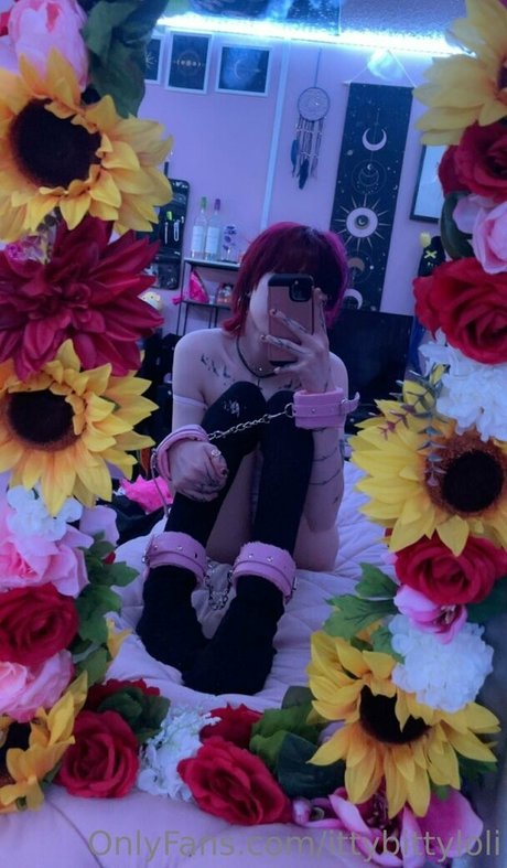Foto nua vazada do OnlyFans de Ittybittyloli
