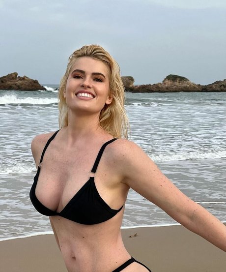 Nahá fotka uniklých OnlyFans od Adriana Abenia