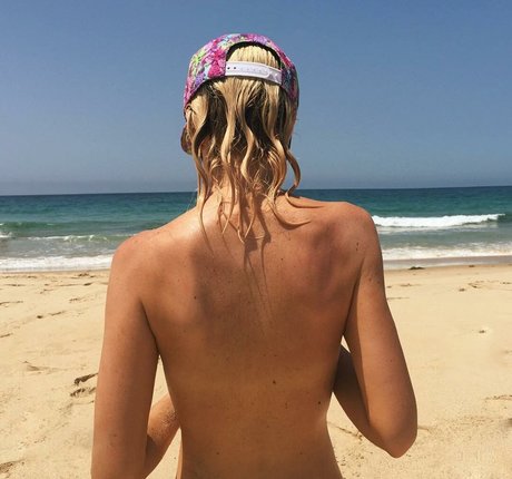 Naken lekkede OnlyFans-bilde av Adriana Abenia