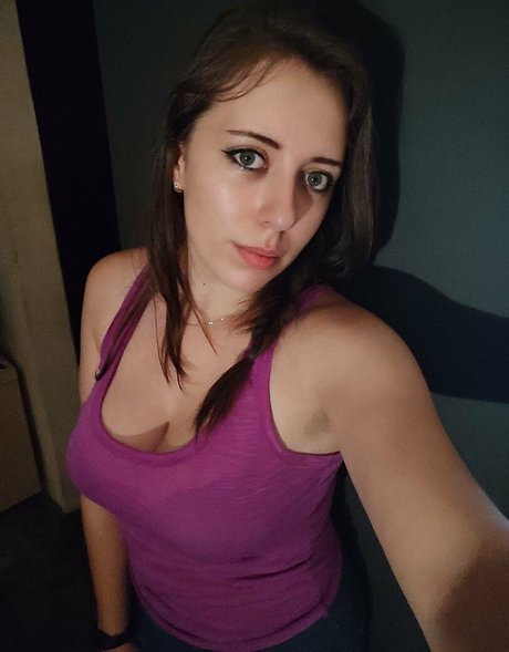 Nahá fotka uniklých OnlyFans od Forbiddenamara