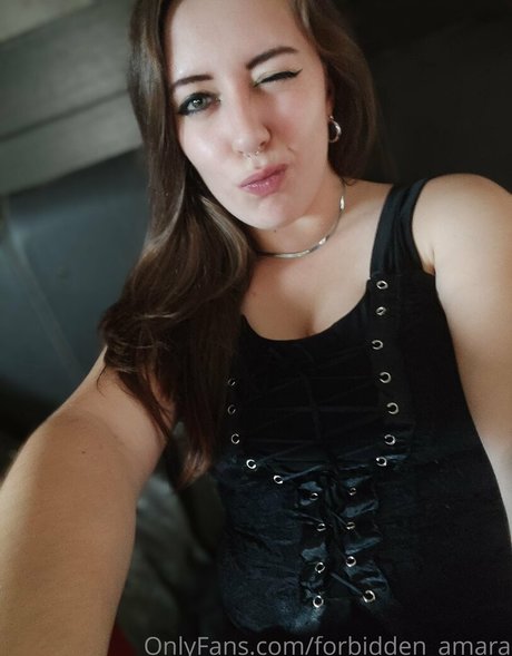 Naken lekkede OnlyFans-bilde av Forbiddenamara