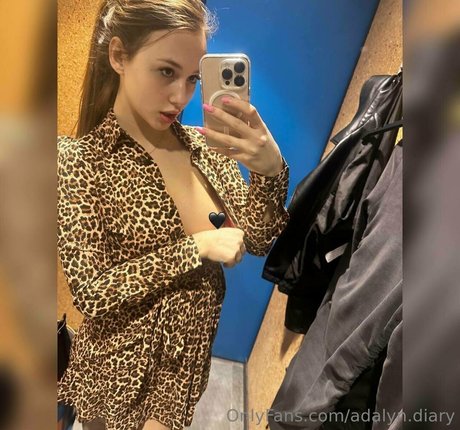 Nahá fotka uniklých OnlyFans od Adalyndiary