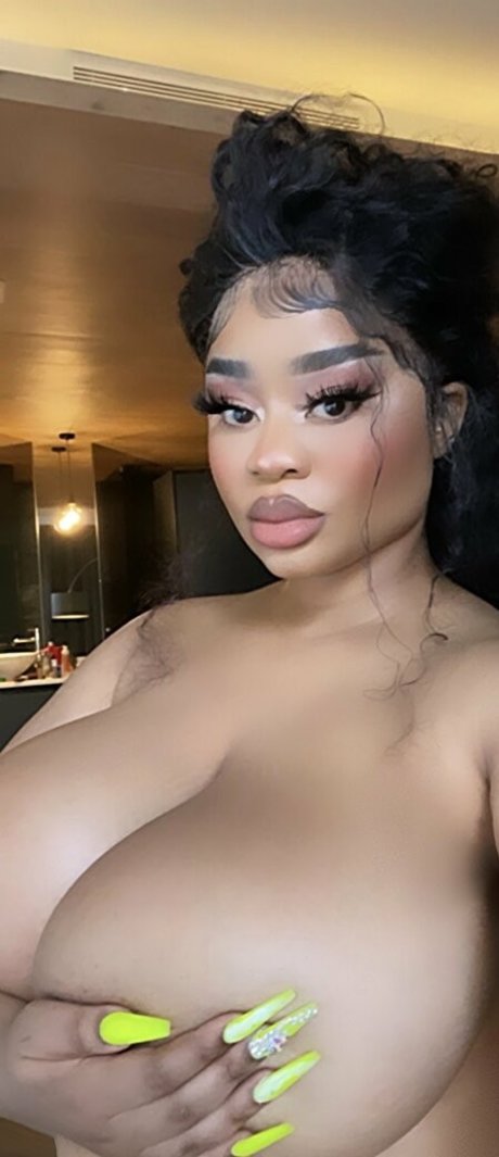 Nahá fotka uniklých OnlyFans od Kim Tiddies