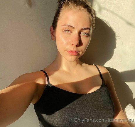 Naakte gelekte OnlyFans-foto van Mayaruefree