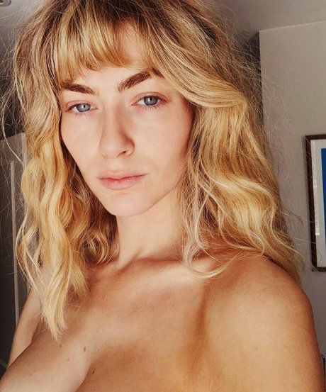 Eve Delf