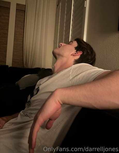 Alasti lekkinud OnlyFans-i pilt Darrelljones