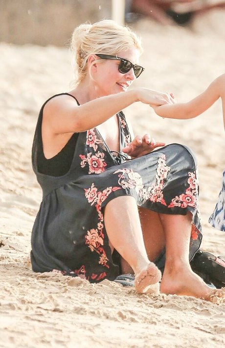 Alaston vuotanut OnlyFans-kuva Holly Willoughby