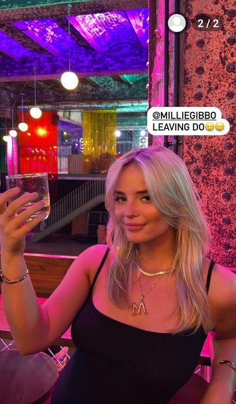 Nahá fotka uniklých OnlyFans od Amelia Eve Gibson