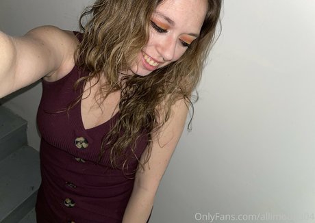 Nahá fotka uniklých OnlyFans od Allimoona04