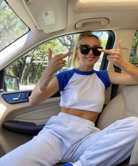 Foto desnuda filtrada de OnlyFans de Emma Chamberlain