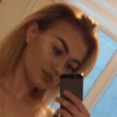Naken läckt OnlyFans-bild av Noturbabe