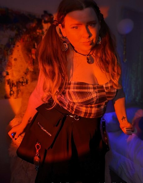 Naken lekkede OnlyFans-bilde av Chellelovesu
