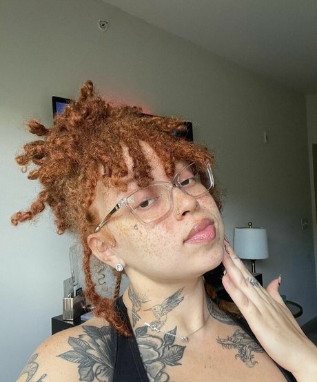 Nahá fotka uniklých OnlyFans od Ahintofred