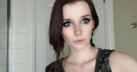 Naken lekkede OnlyFans-bilde av Izassassin
