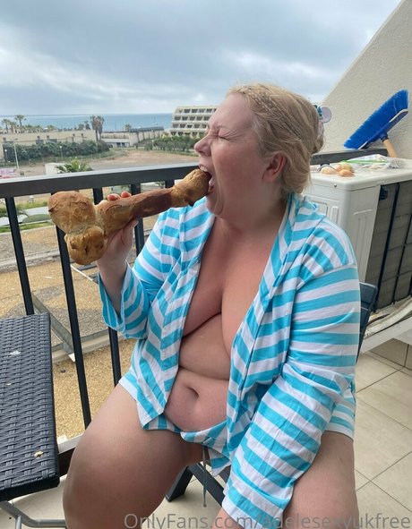 Nahá fotka uniklých OnlyFans od Adelesexyukfree