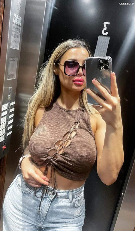 Naken läckt OnlyFans-bild av Oksana Alma