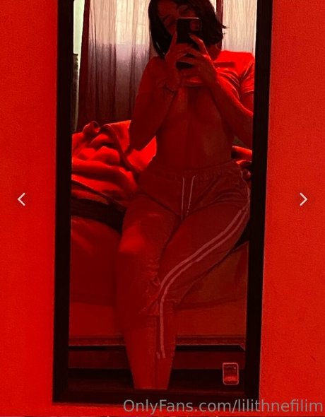 Naken lekkede OnlyFans-bilde av Lilithnefilim