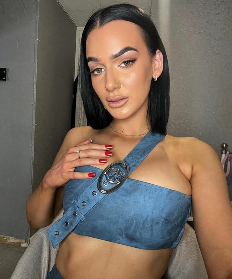 Nahá fotka uniklých OnlyFans od Louise Reid