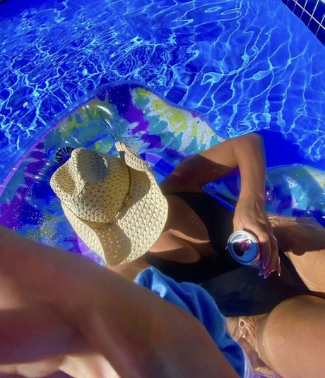 Naken lekkede OnlyFans-bilde av Kelly Meinhart