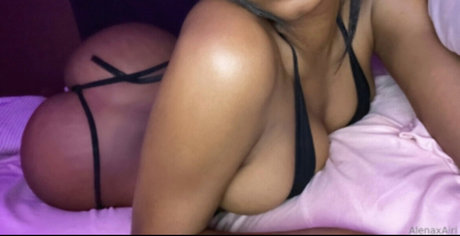 Foto nua vazada do OnlyFans de Alenaxairi