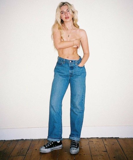 Anais Gallagher