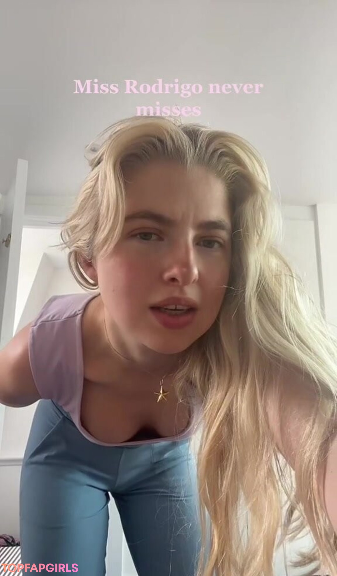 Naken lekkede OnlyFans-bilde av Anais Gallagher #34