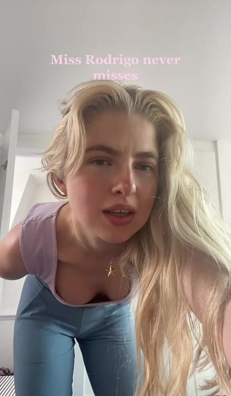 Anais Gallagher