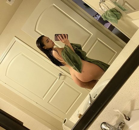 Nahá fotka uniklých OnlyFans od Violet Starr