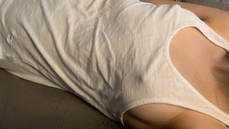 Naken läckt OnlyFans-bild av Olivia Lowen
