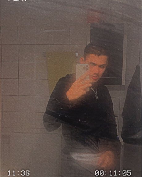 Naken läckt OnlyFans-bild av Alejandro