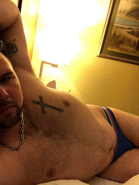 Naakte gelekte OnlyFans-foto van Officerromeo13