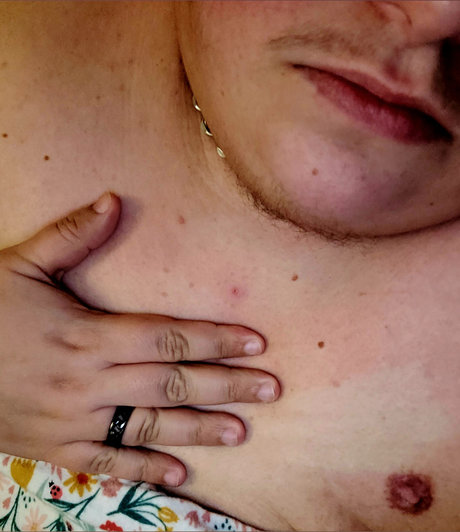 Alasti lekkinud OnlyFans-i pilt Ofcourseimaweirdo