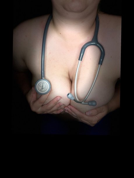 Nøgent lækket OnlyFans-billede af Nurse Savannah